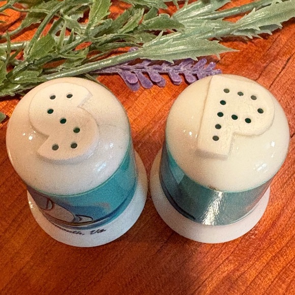“Portsmouth, Va." Salt & Pepper shakers - Picture 2 of 7